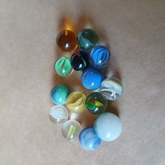Vintage Assorted Cats Eye Marbles Assorted Colors & Swirls - Lot of 14 - Picture 3 of 5